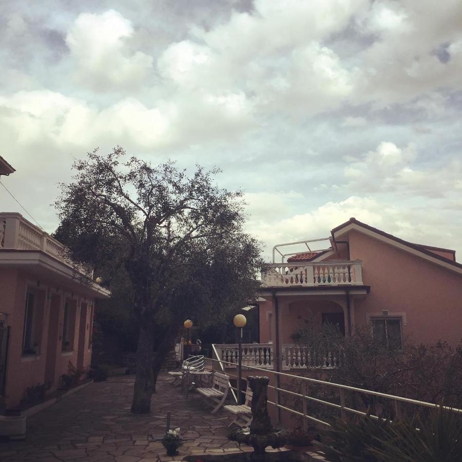 אימפריה Residence Hotel Edy מראה חיצוני תמונה